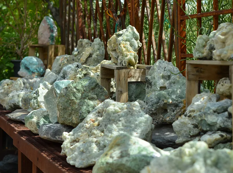 Display of raw mineral stones
